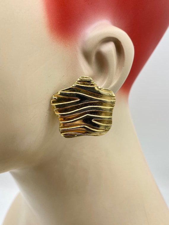 VTG Gold Plated Abstract Modernist Ribbed Star Cl… - image 1