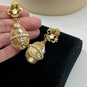 Brincos vintage sem assinatura Bijoux Jewels estilo barroco vitoriano Fabergé ovo estilo pérola semente artificial aurora boreal strass clipe