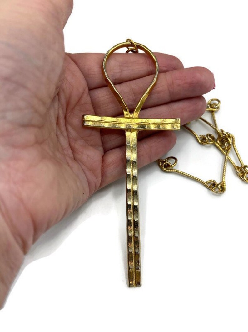 Vintage Celebrity NY Ankh Key of Life pendant necklace Gold Tone RR39
