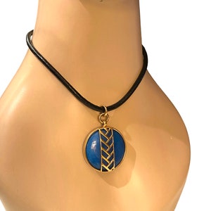 VTG Gold Plated Large Blue Lapis or Turquoise Type Stone Pendant Necklace Black Cord Choker DR1