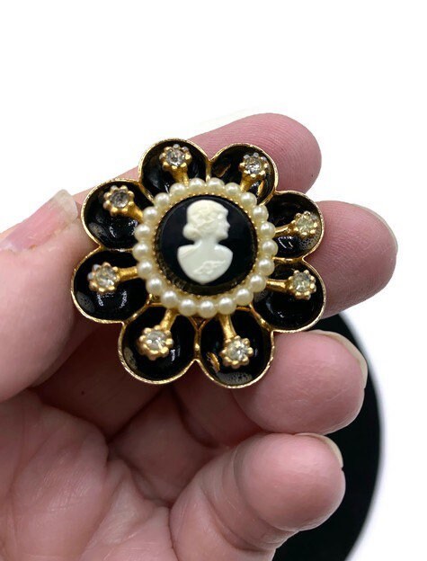 Vintage Black Enamel Setting Cameo Seed Pearls with Clear Rhinestones Brooch Pin SS33