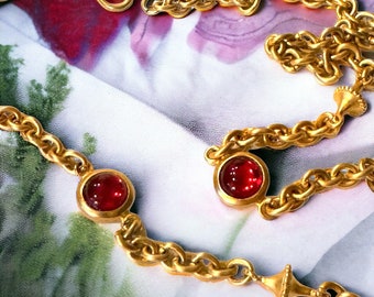 Cadeau étrusque vintage faux rubis rouge rubis cabochon crochet et chaîne fermoir à oeil