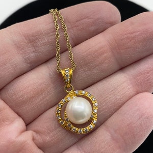 Vintage 1980s Gold Plated Chain with Pendant of Faux Pearl and Crystal Accent Necklace 18”