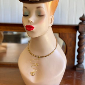 Vintage Modernist Abstract Funky Gold Tone Spiral Swirl Pendant Choker Necklace Dr3