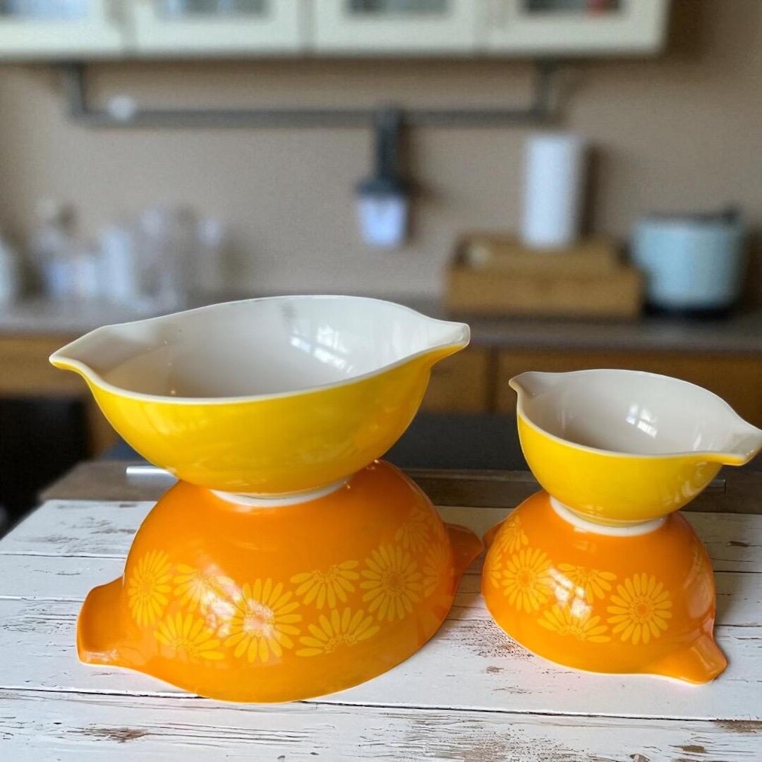 Vintage Pyrex Sunflower Daisy Yellow Orange Cinderella Nesting