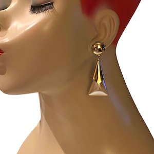 Vintage Lucite Gold Baroque Faux Pearl Triangle Drop Clip Earrings VV7