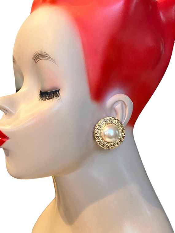 Vintage Nugget Border Gold Plated Faux Pearl Caboc