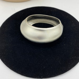 Vintage High Quality Brushed Silver Bangle Clamper Bracelet B36
