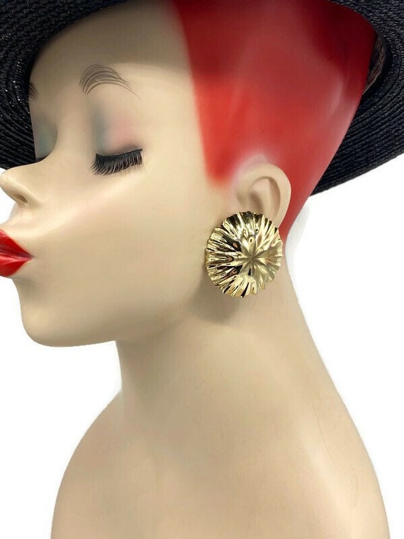 Vintage Gold Plated Oversized Crinkle Button Clip… - image 1