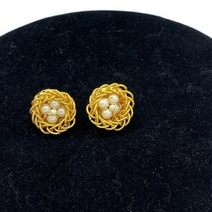 Vtg Japan Faux Pearl Bird Nest and Eggs Clip Earrings New old stock II4