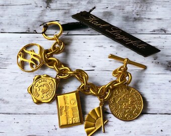 Karl Lagerfeld チャームブレスレット ゴールドカラー ヴィンテージ Vtg ICONIC Karl Lagerfeld Baroque Brushed Gold Plated Coin Letter