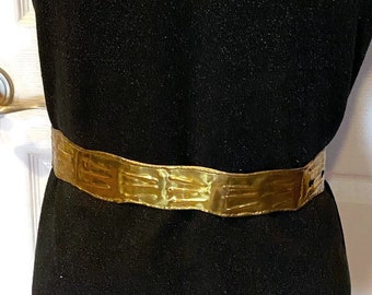 Vintage Hammered Brass Metal Belt Wide Artisan Statement Piece Apx Sz M Handmade Vintage Size M Brown Wide Brass Embellished  main image 4