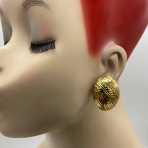 Vintage Gold Plated Metal Easter Egg Rustic Ribbed Clip Earrings 1980s O1