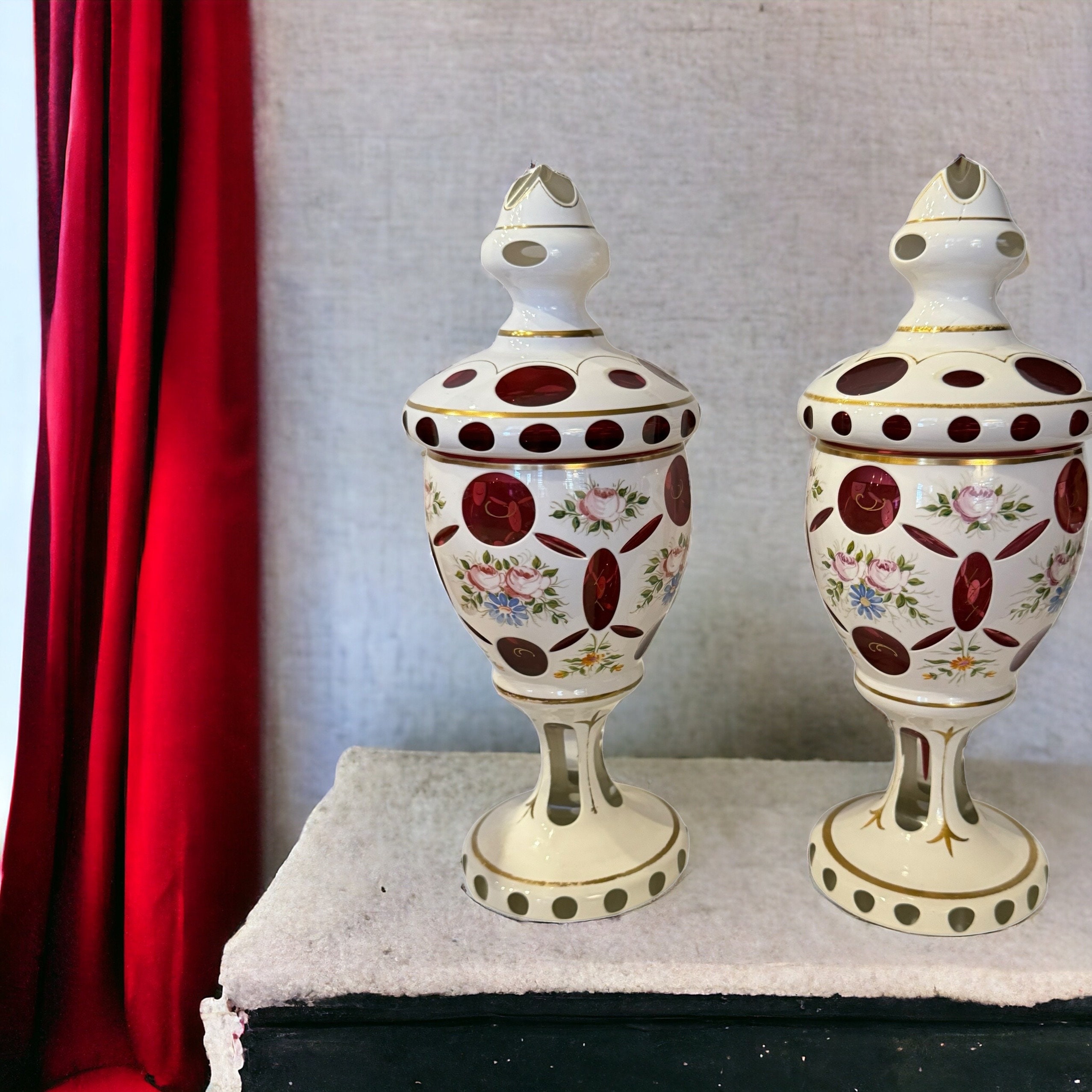 オーストリアビミエ工房アンティークグラス Antique to Vintage Moser Red and White Cut Clear Bohemian Glass