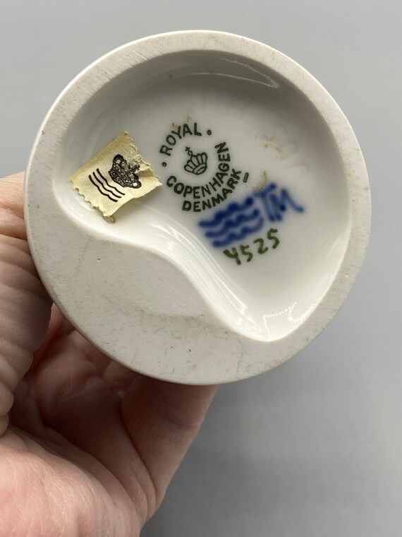 ヴィンテージ ロイヤルコペンハーゲン ガールフィギュア 3月 - 花束を 