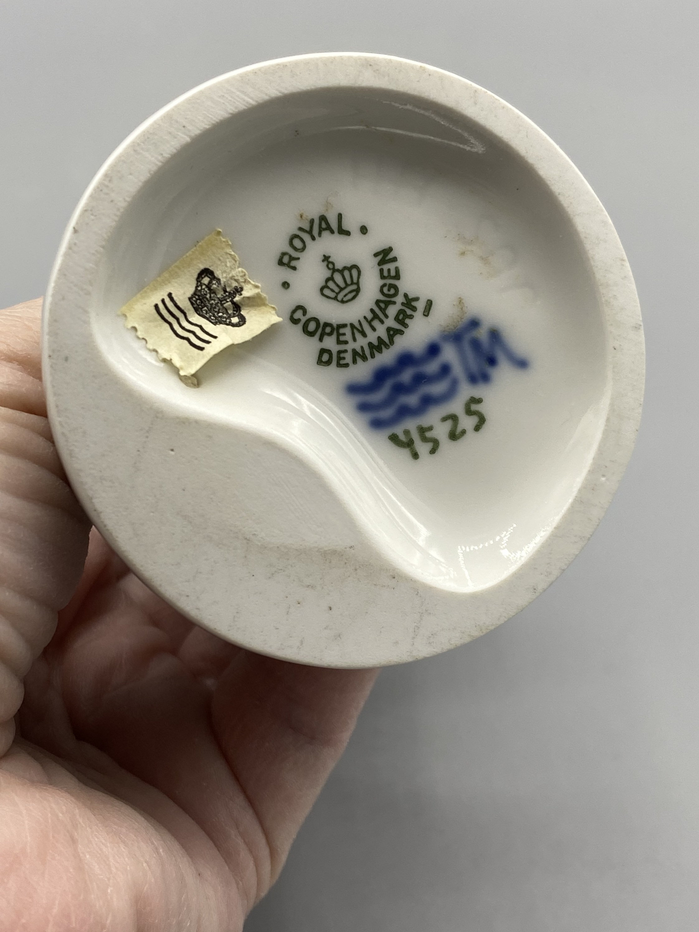 花束を持つ少女 ＃4525 ロイヤルコペンハーゲン デンマーク