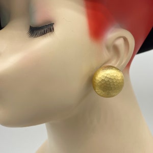 Vintage Brushed Gold Plated Honeycomb Dome Clip Earrings B14