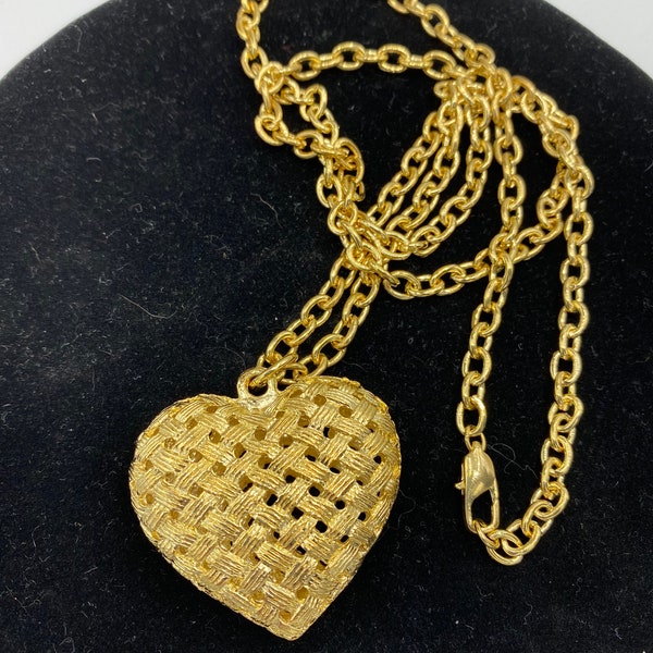 Vintage 1980s Reticulated Weave Puffy Heart Gold Tone Party Necklace C17 HH10