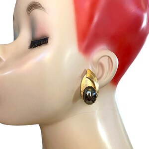 Vintage Elegant Gold Plated Hematite Cabochon Leaf Clip Earrings AAA35