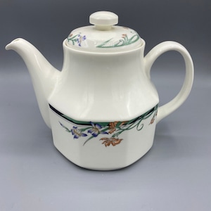 Vintage Royal Doulton Juno Teapot and Lid Unused