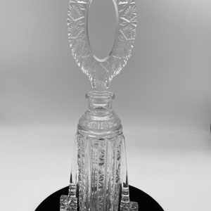Frasco de perfume de vidro prensado vintage com rolha circular grande Art Déco