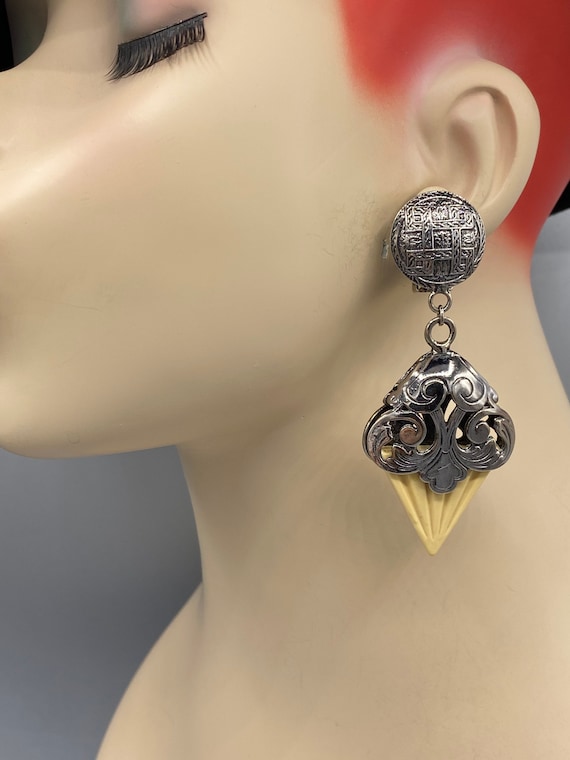 Boucles D'oreilles Clips Anciennes En Argent Filigrane - Perles Lucite Rouge Et Cristal