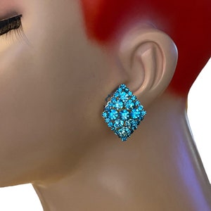 Vintage 1980’s Bright Blue Ice Diamond Shaped Crystals Clip Earrings FFF30