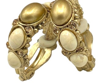 Vintage Baroque Etruscan Faux Pearl Cabochon Gold Tone Huggie Hoop Clip Earrings M23