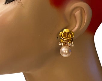 Vintage Faux Pearl Yellow Gold Metal Rose Bud Flower Bloom Clip Earrings Box1