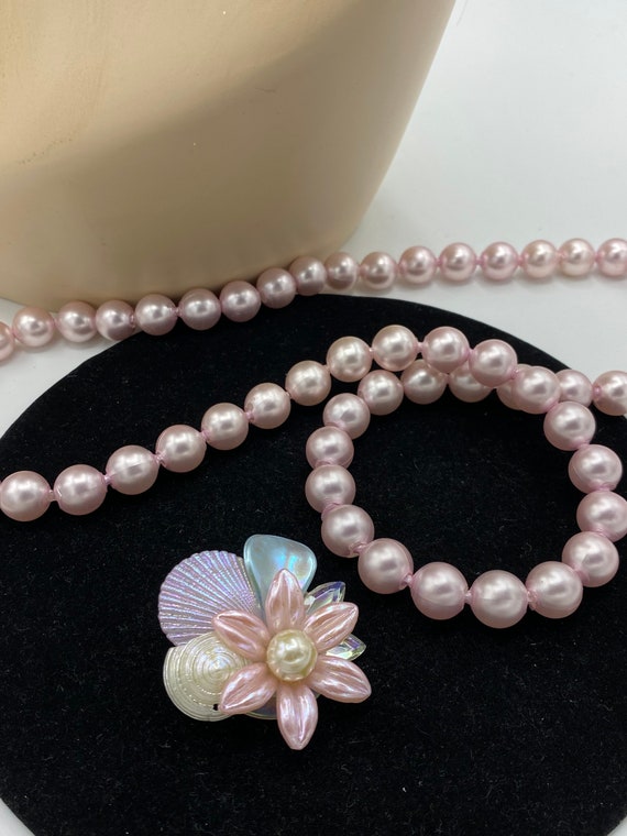 Vintage 1960s-1970s Pink Lucite Bead Necklace Ove… - image 1