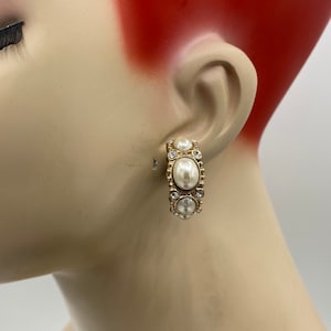 Vintage Baroque Faux Pearl with Crystal Hoop Clip Earrings 1980s T31