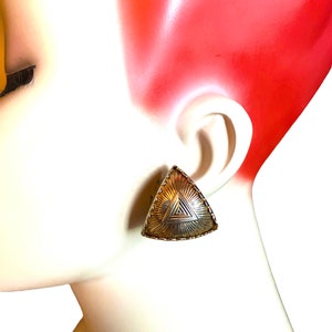 Vintage Gold Washed Textured Ribbed Art Deco Triangle  Clip Earring Boho Chic LL26