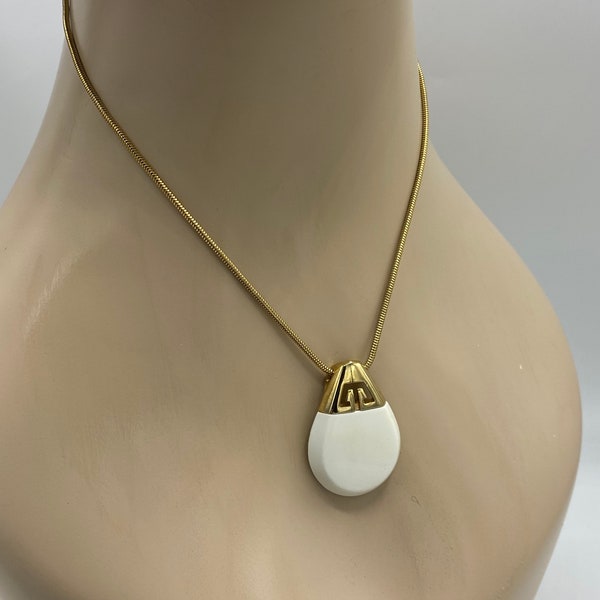 VTG Lanvin Style Cream Lucite Drop Pendant Necklace R19