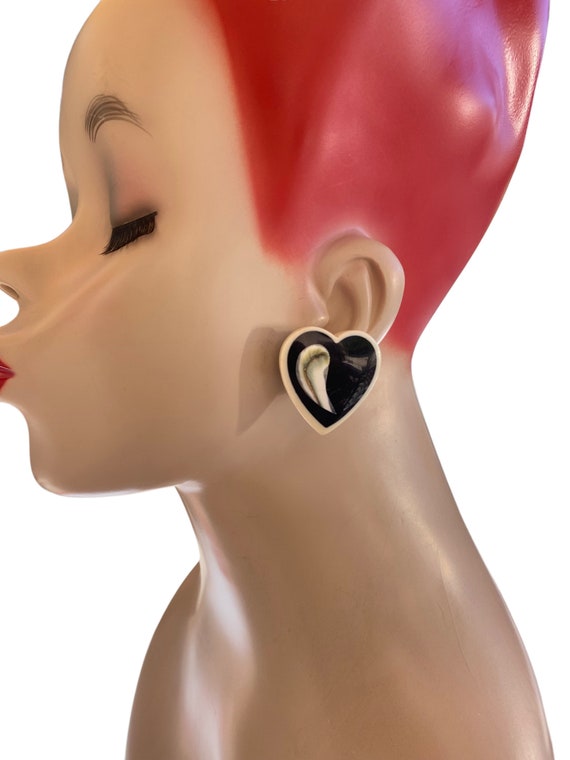 Vtg Lucite Heart Cream and Black Clip Earrings AT… - image 4