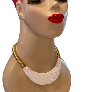 Vintage Monet Modernist 1980s Molded White Lucite Runway Statement Collar Necklace Q14
