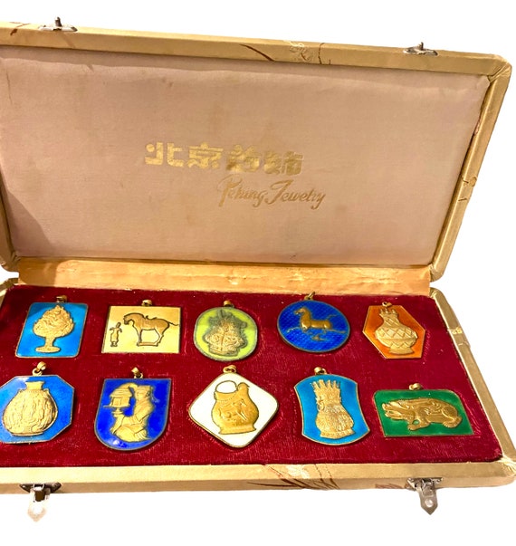 MINT Vintage Silk Box Set Chinese Peking Jewelry E