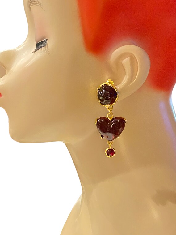 Molded acrylic resin white Gem