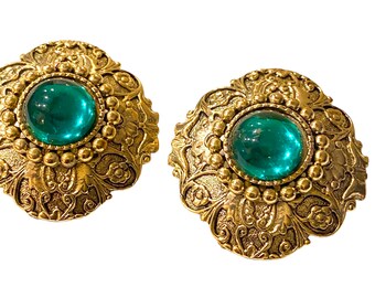 Vintage 1980s Retro Romantic Victorian Art Nouveau Emerald Green Cabochon Oversized Button Clip Earrings Box2sd2