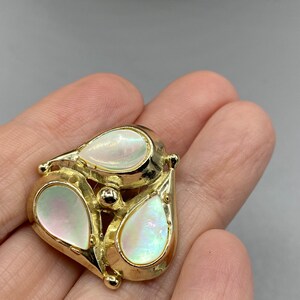 Vintage Elegant Gold Plated Lucite Mother of Pearl Trefoil Button Clip Earrings HH29