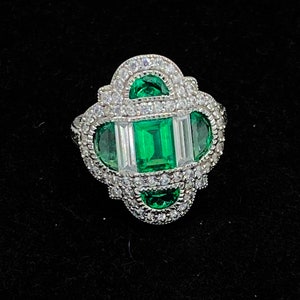 Vintage Simulated Diamond Created Emerald Ring  Baguettes in Sterling Silver 925  Size 7 I28