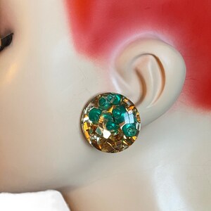 Vintage 1980s Modernist Clear Green Acrylic Resin with Sea Shells Clip Earrings