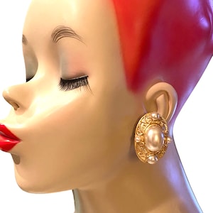 Vintage Oversized Oval Gold Plate Baroque Faux Pearl Cabochon Dome Clip Earrings AD10