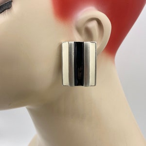 Vintage Chunky Art Deco Black White Enamel Silver tone Clip On Earrings GGG13