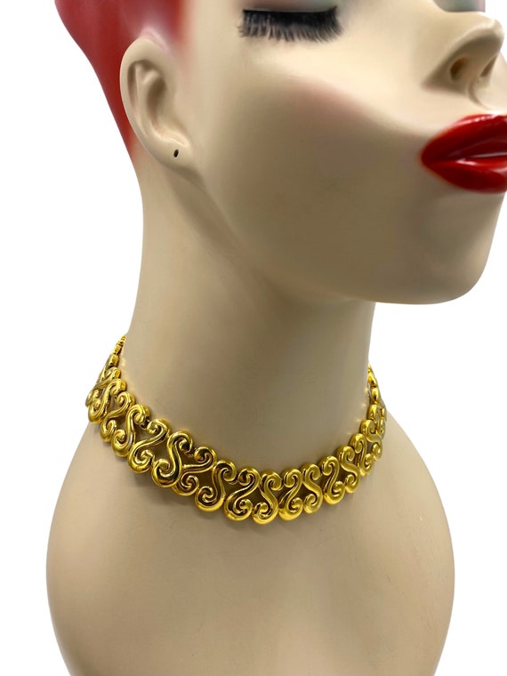 Vintage TRIFARI Gold Plated Scroll Choker NECKLACE