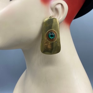 Vintage Chunky Long Boho Chic  Brass Green Lucite Cabochon Clip Earrings KK13