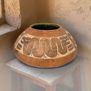 Vintage handcrafted medium clay pottery pot, likely of Mexican or South American origin Sgrafitto style