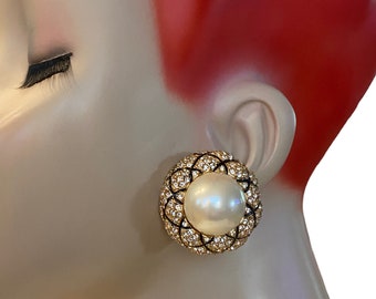 Vintage Ciner Faux Pearl Cabochon Black Enamel & Crystal Gold Plated Oversized Button Clip Earrings ZZ5