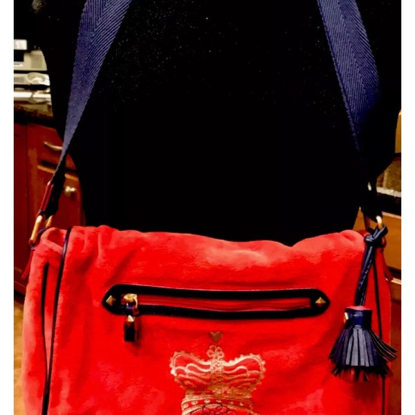 vintage NWOT Juicy Couture rouge velours Royal Crest sac MESSENGER bandoulière à la retraite