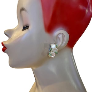 Vintage Green Enamel Leaves &  Mother of Pearl MOP Shell Disk Clip Earrings Box3Sd1