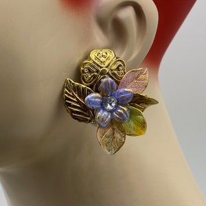 VINTAGE Übergroße grobstrick Juwelen Blume Lila Rosa Lucite Ohrclips 1980er Jahre New Old Stock